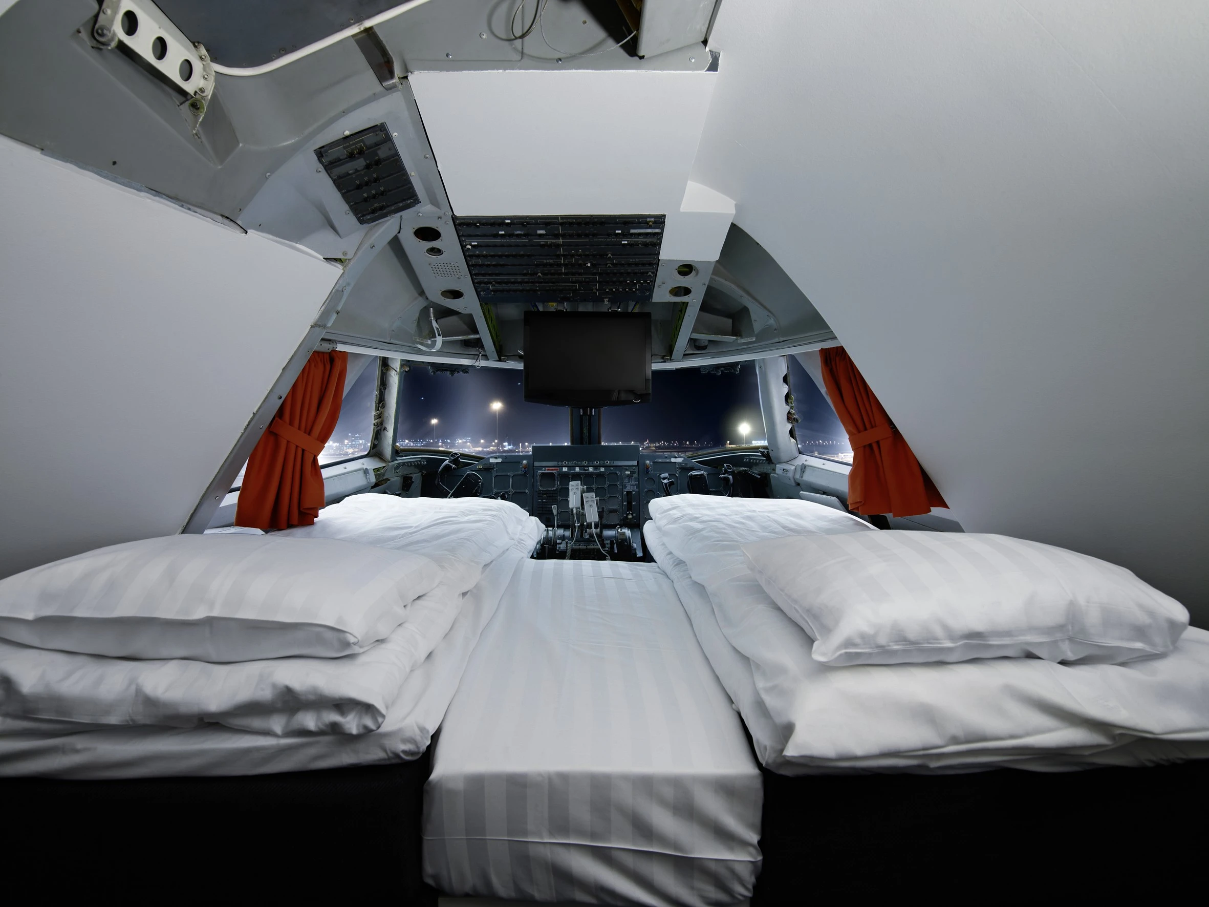 The Cockpit Suite, where guests can sleep where pilots once traversed the skies (Photo: Lioba Schneider)