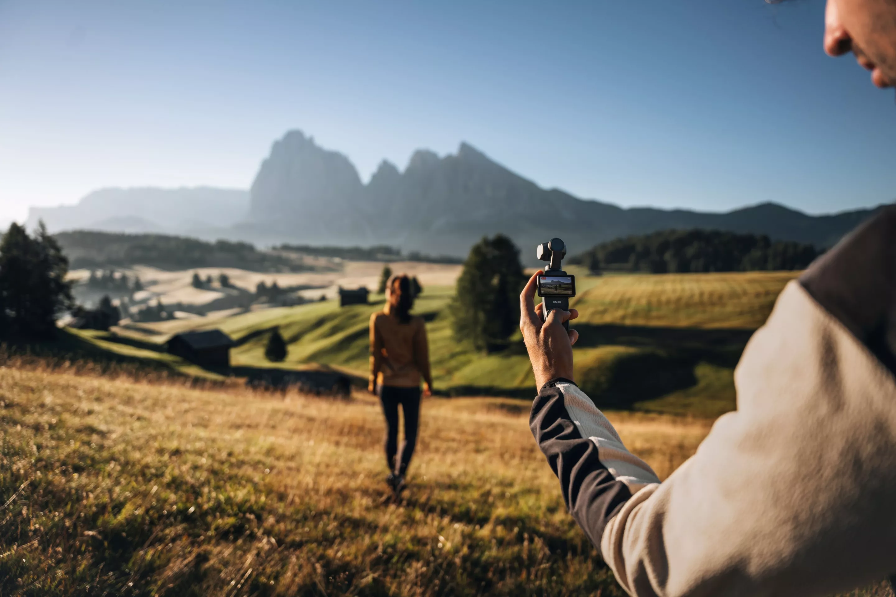 The 2-inch OLED touchscreen can rotate by 90 degrees