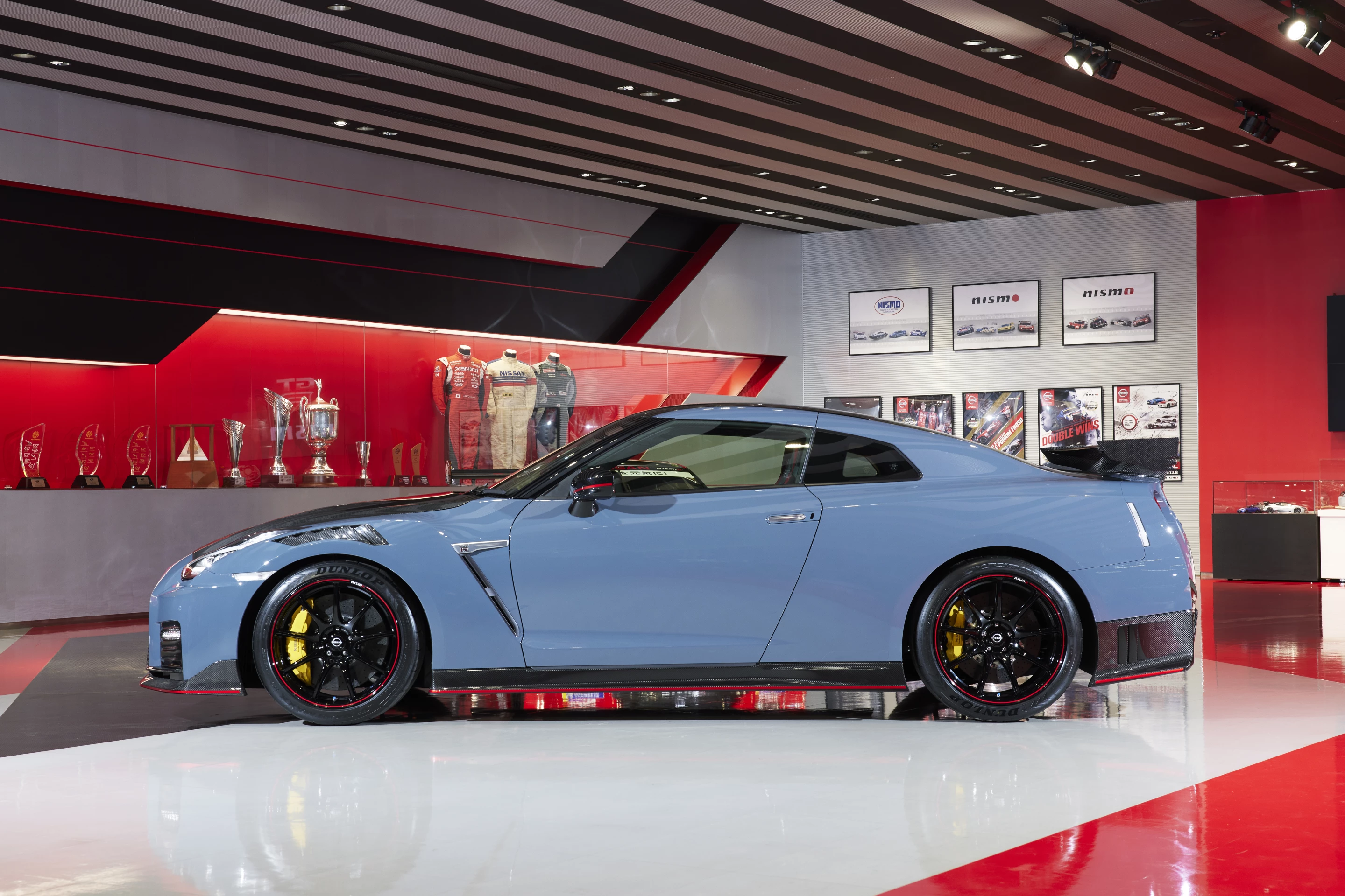 The large Brembo calipers and carbon ceramic rotors are the biggest ever fitted to a Japanese performance car