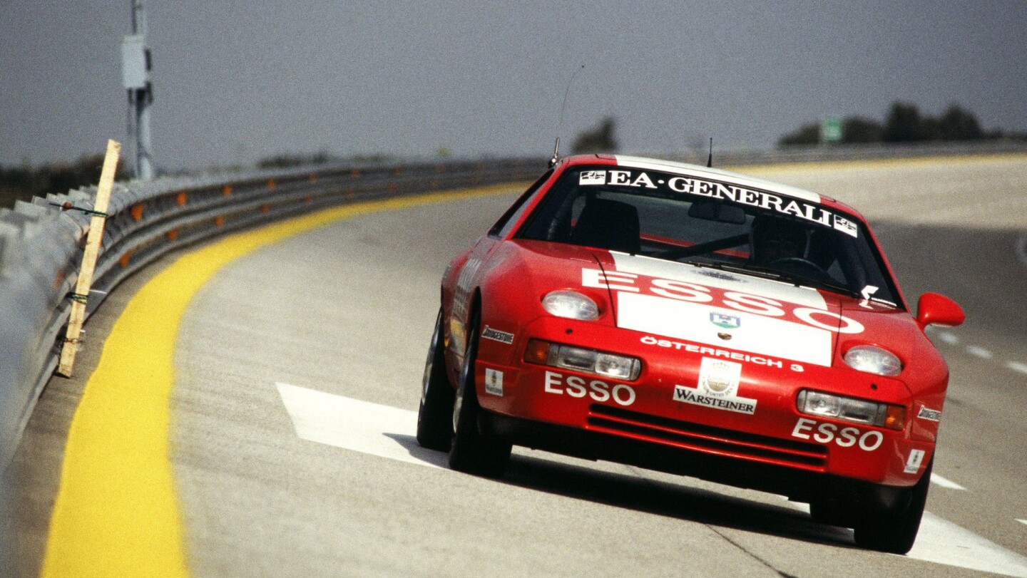 Porsche twice set 24 hour production car records at Nardò, covering 6,033 kilometers in a 928 S at an average speed of 251.4 km/h in 1982, then 6,377.25 km at an average speed of 265.72 km/h in 1993