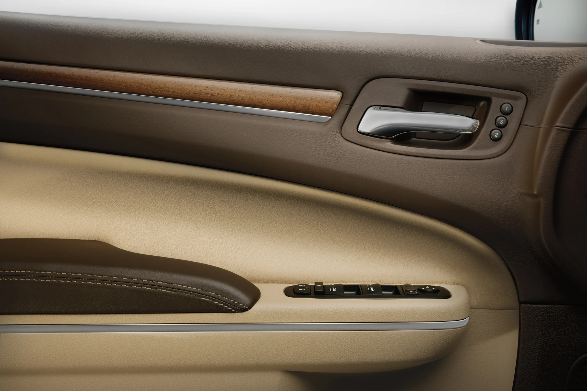 Chrysler 300 Luxury Series sedan interior