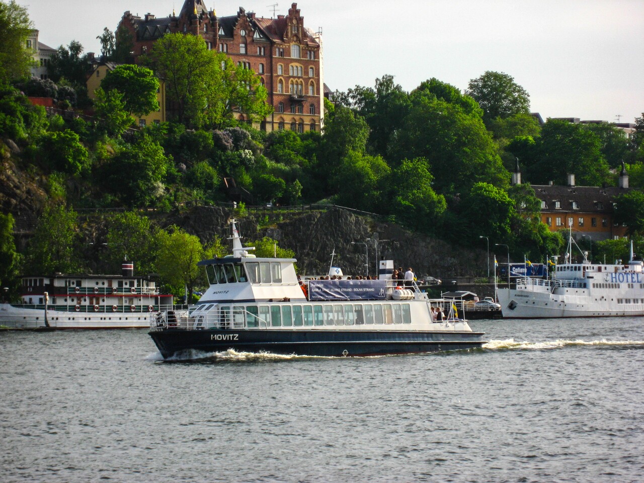 Carrying 100 passengers between Solna Strand and Gamla Stan, the zero-emissions 'Movitz' will need just 10 minutes to charge its batteries between 1-hour long service runs.