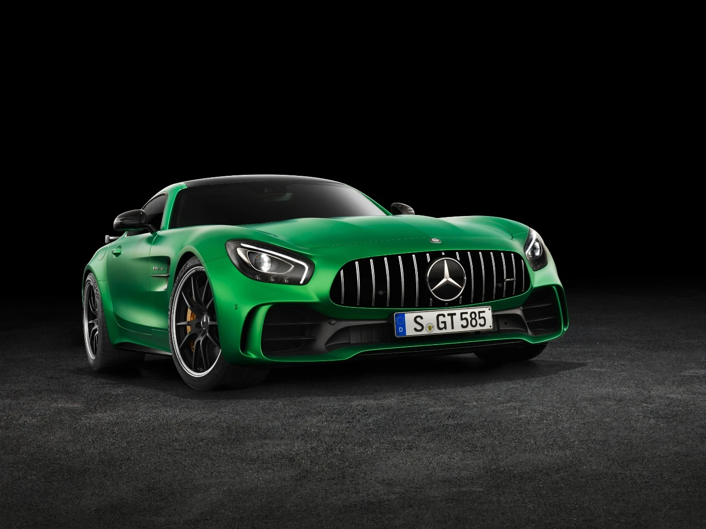 The new, GT3-derived grille dominates the front-end styling