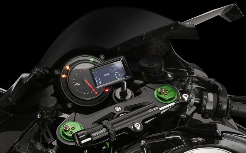 Kawasaki Ninja H2R: dash appears to be completely new