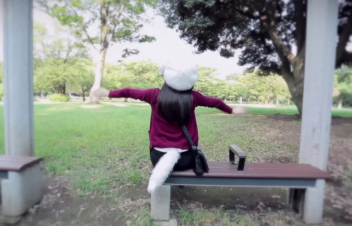 Shippo is a motorized tail that responds to the wearer's current emotional state by wagging