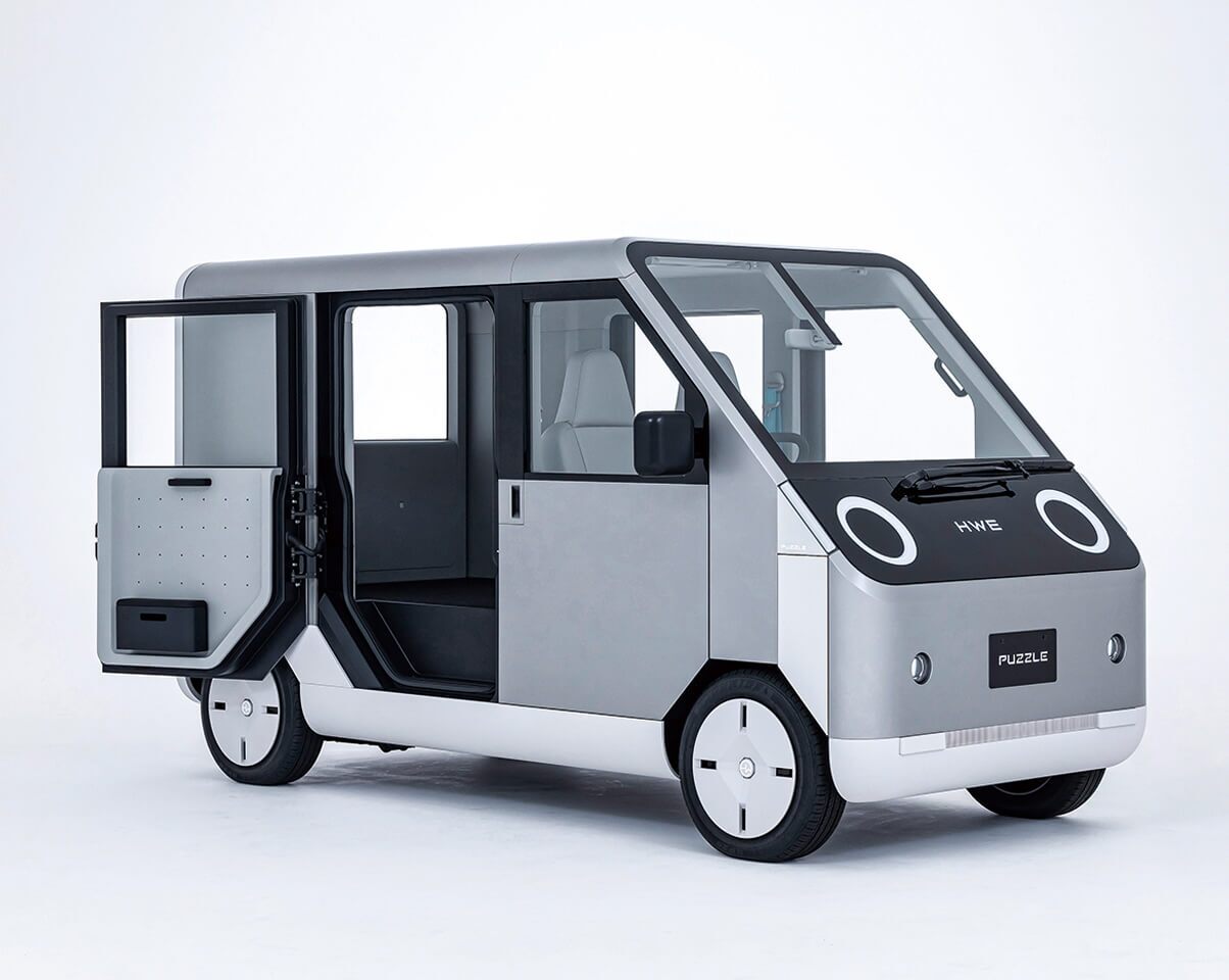 Access to the cargo compartment is via side and rear doors