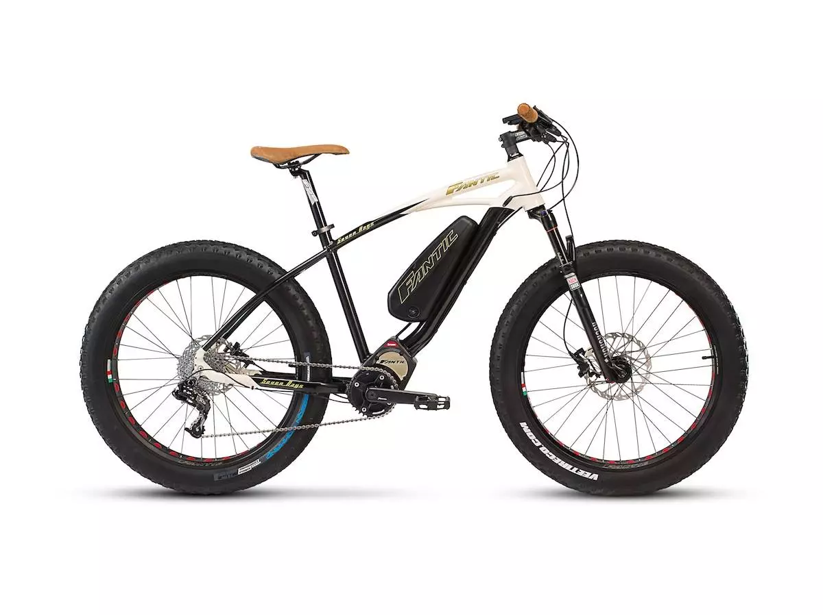 The Seven Days Sport has a RockShox suspension fork