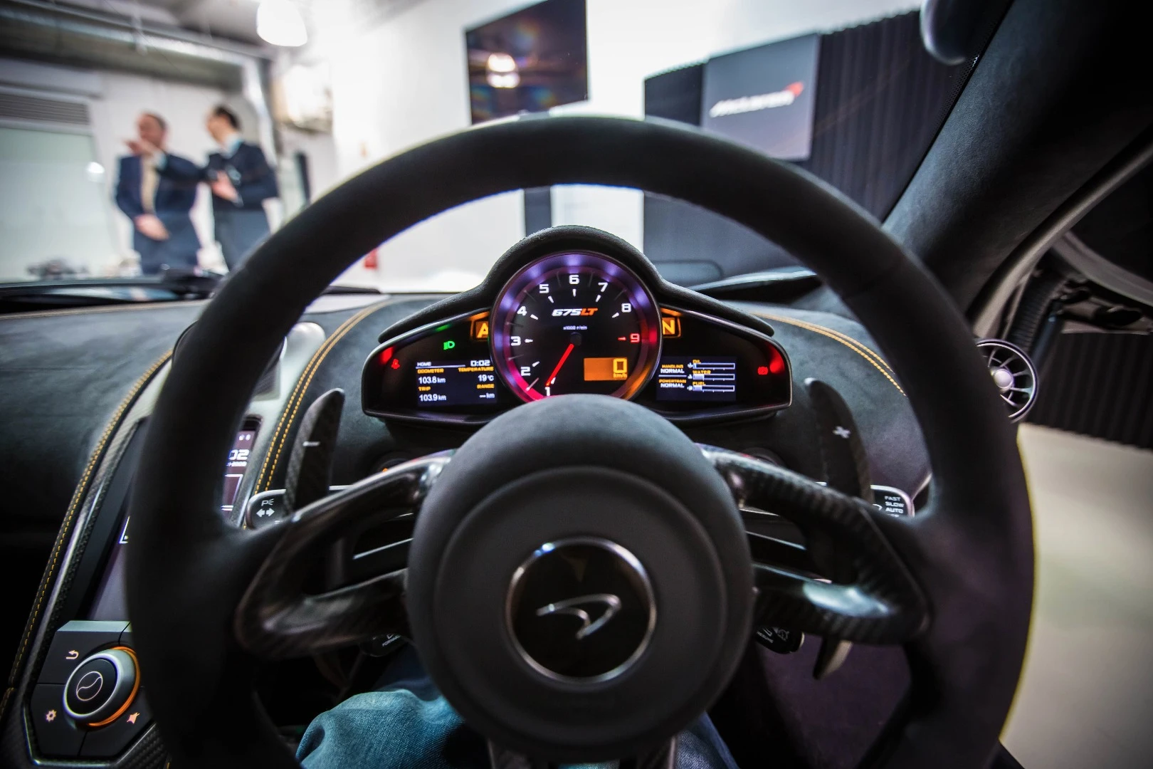 The LT's dials are simple and easy to read