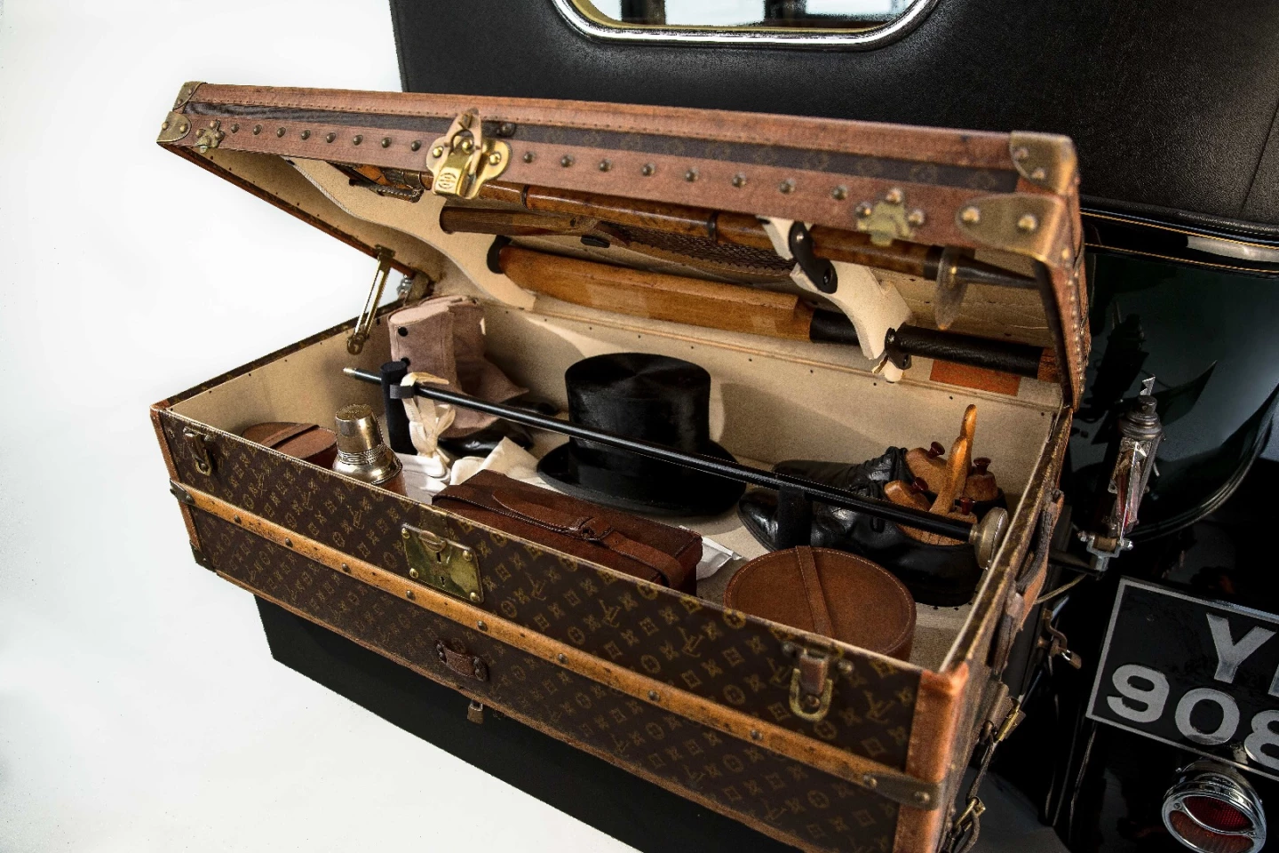 The contents of the Louis Vuitton motoring trunk on the Phantom I