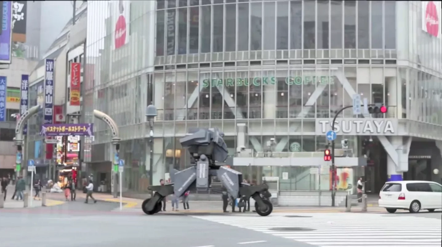 Although Kuratas has legs, it has wheels rather than feet. It can be driven in both high and low configurations, with a diesel-fueled top speed of about 10 km/h (6 mph)