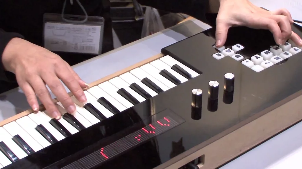 The Vocaloid keyborad lets users input lyrics with their left hand and "sing" with their right (Photo: DigInfo)