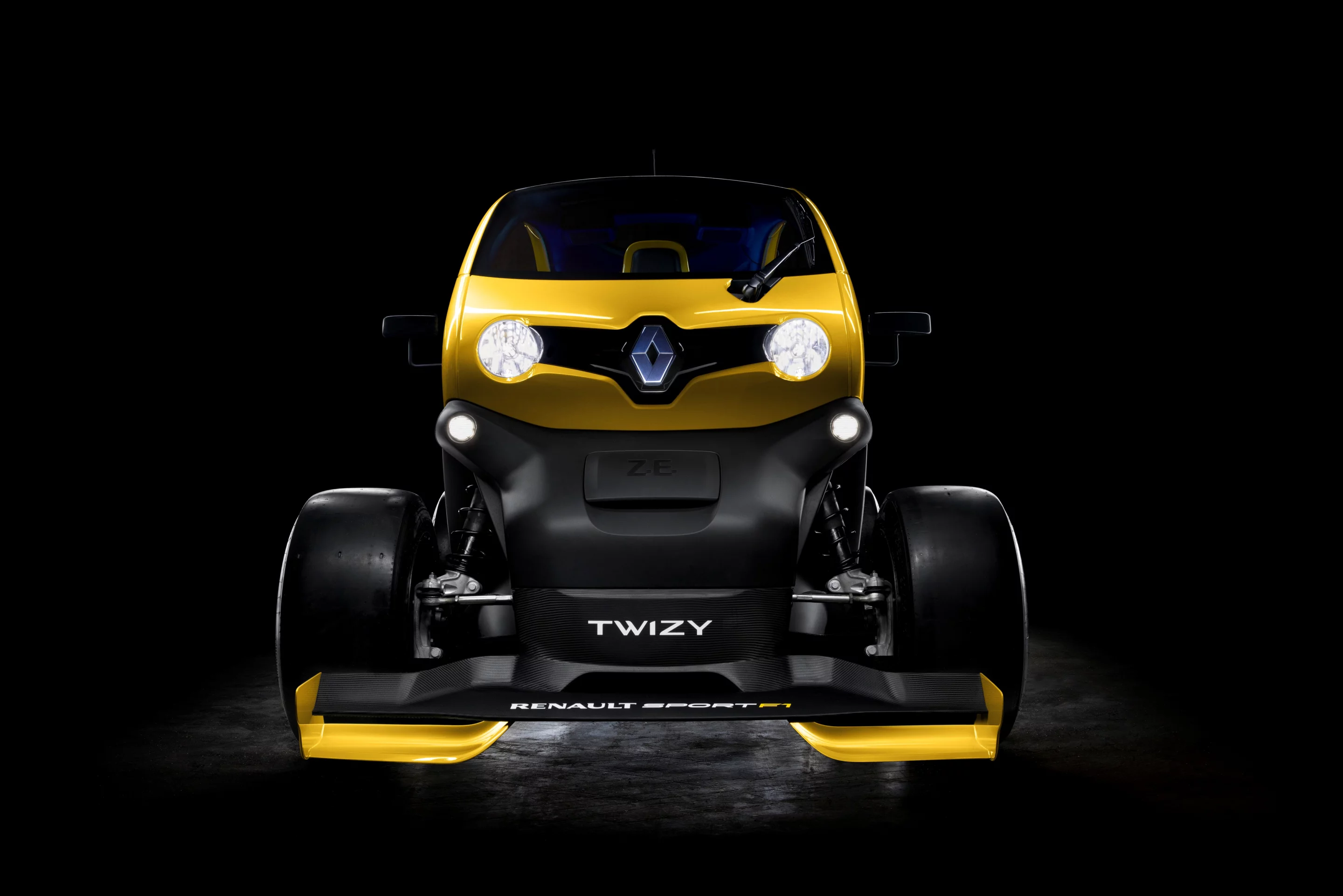 Twizy F1 comes equipped with an F1 styled front splitter and tiny wee side-pods to handle