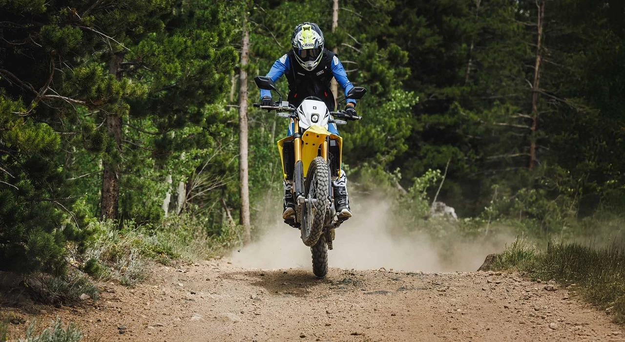 It is ideal for dirt riding, thanks to its long-travel suspension, knobby tires, and switchable ABS and traction control