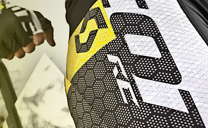 Scott's ITD ProTec fabric incorporates strands of carbon fiber and a matrix of ceramic dots