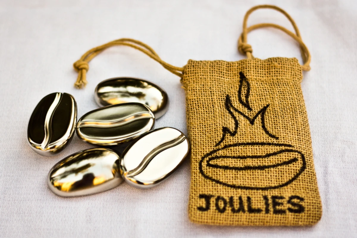 Coffee Joulies incorporate a phase change material to quickly cool your hot coffee to the "perfect" temperature, and then keep it there