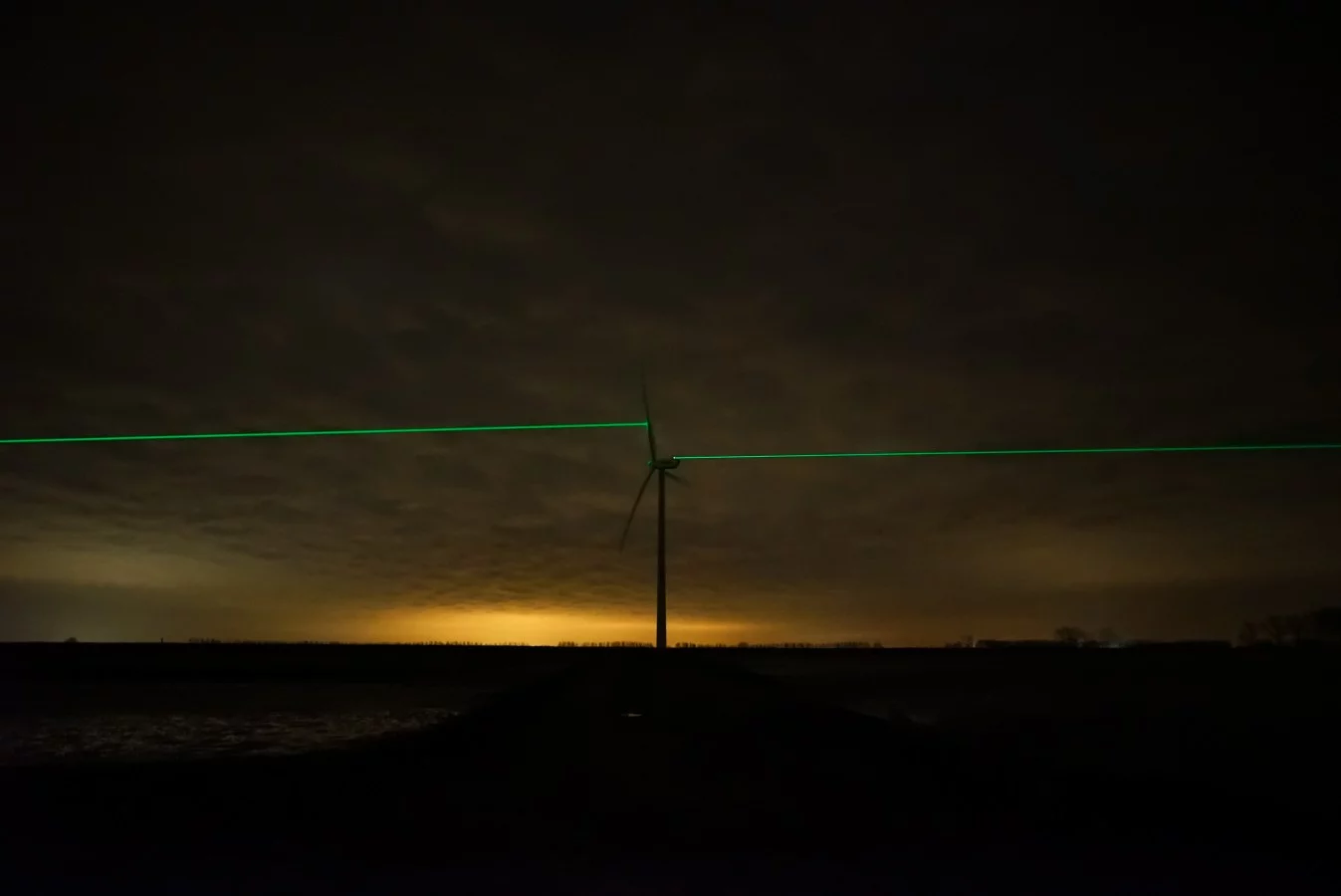 Thermal cameras and sensors track the rotation of turbine blades