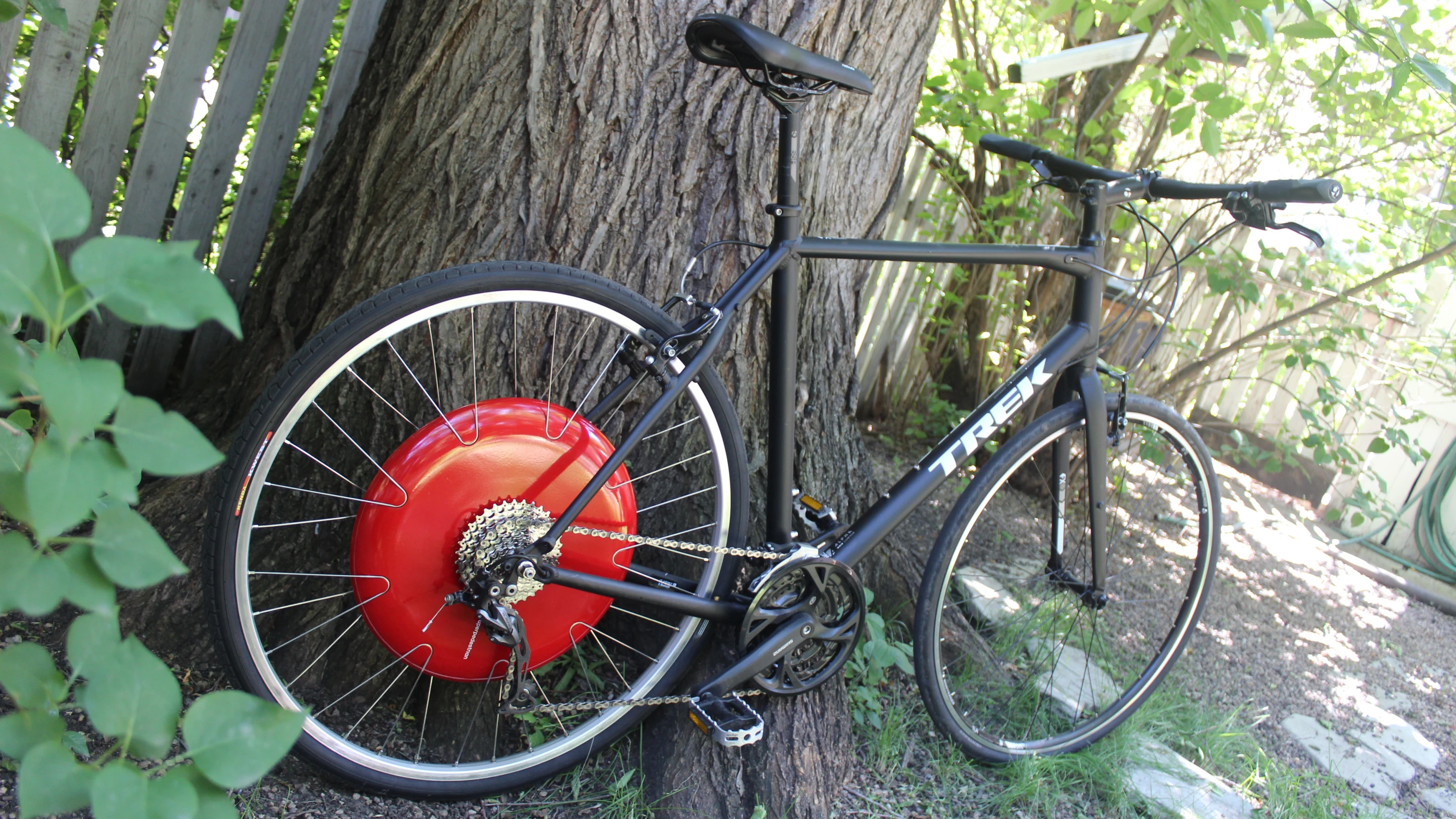 The US version of the Copenhagen Wheel (which is the one that we got) has a 350-watt motor powered by a 48V/279Wh lithium-ion battery, which takes four hours to charge