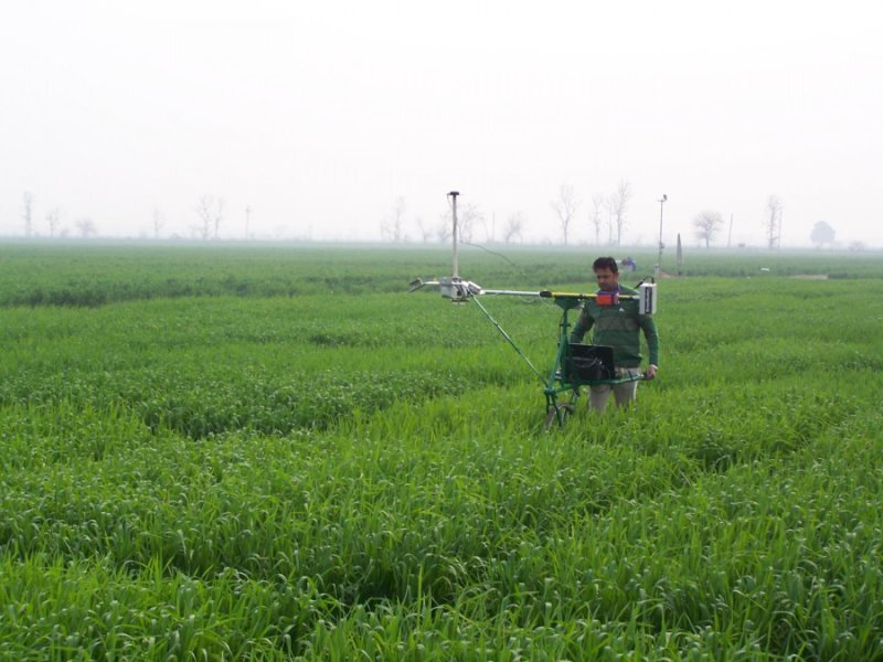 The Phenocart can be fitted with different sensors, depending on the data that farmers might need to gather