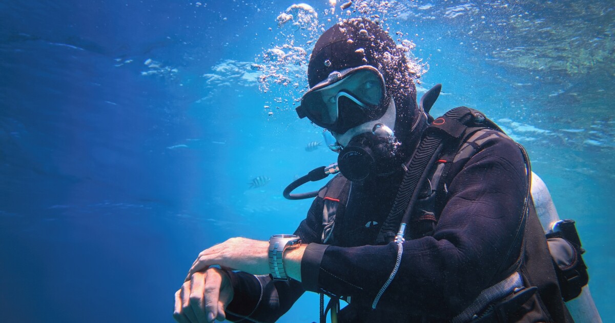 Underwater exoskeleton powers kicks to extend dive time Underwater exoskeleton powers kicks to extend dive time