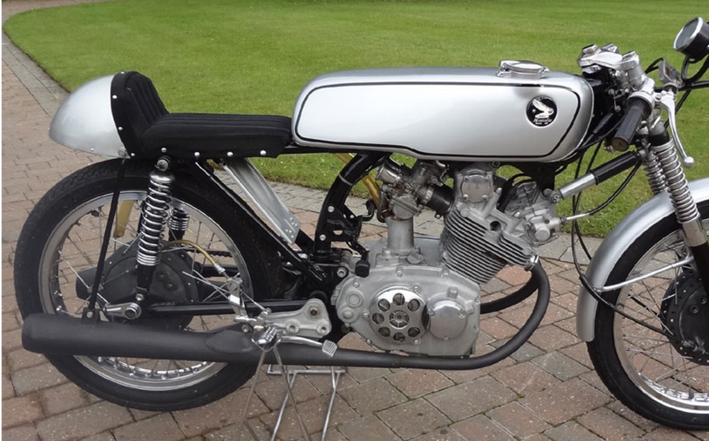 Honda CR93s were the bikes that built Honda's name for speed and reliability at racetracks grass-roots level. They are now beginning to move into "highly desirable racing bikes in vintage classes and by fetching £41,440 ($63,142), this 1962 Honda CR93 is now among best-of-breed for Japanese collectibles. Lot 90 at H&H Imperial War Museum Duxford held on 13 October, 2015, it sold off an estimate of £28,000 to 32,000 ($43,000 - $49,000)