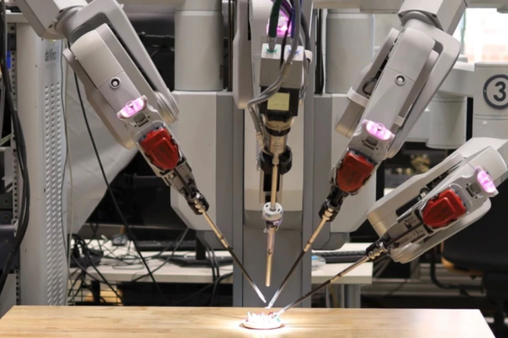 The da Vinci Research Kit dVRK-Si was upgraded with an AI machine learning brain to create the Hierarchichal Surgical Robot Transformer, capable of adapting to unexpected situations and making decisions on the fly