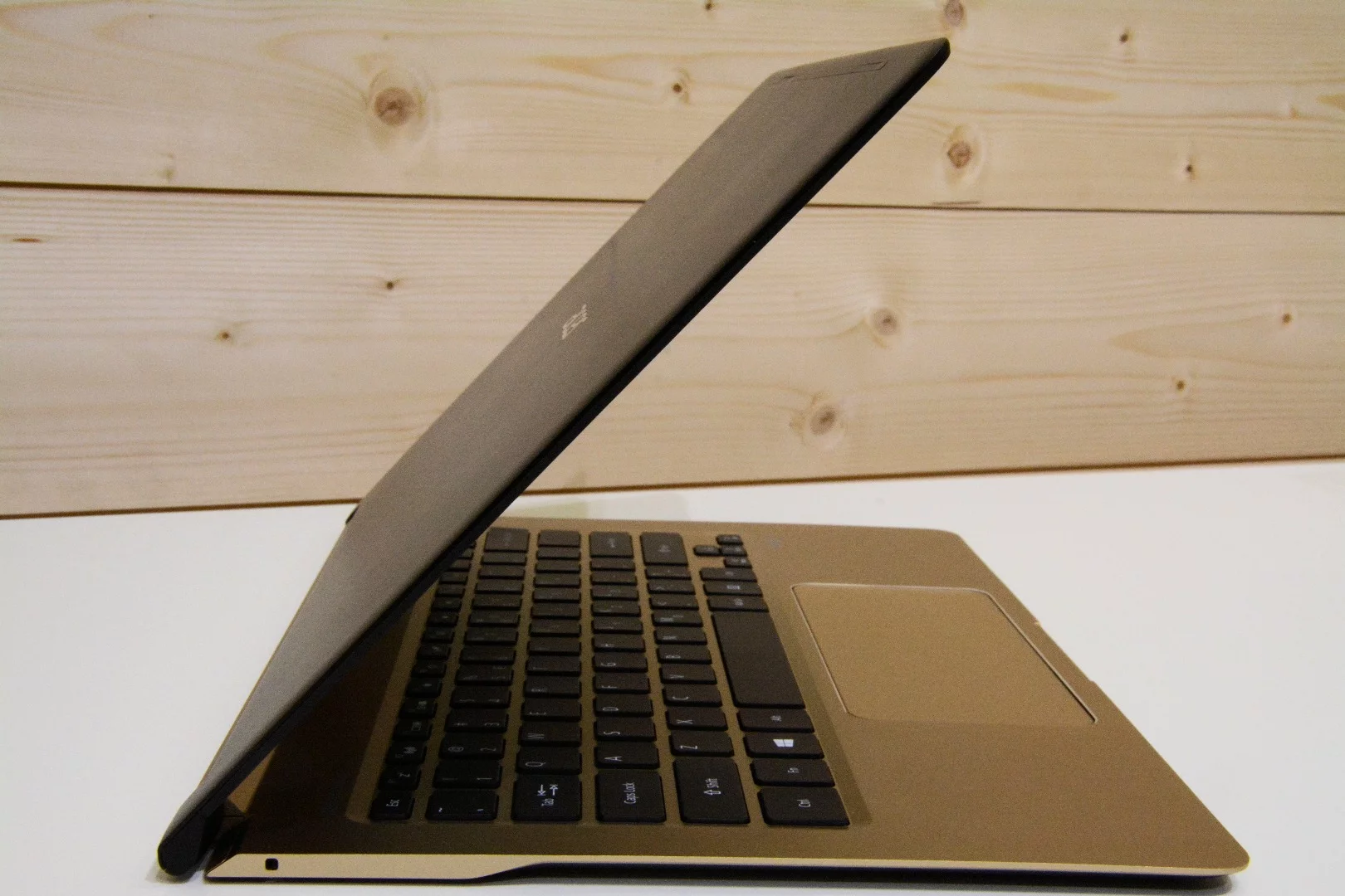 Acer has managed to squeeze in a 7th Generation Intel i5 processor, up to 8 GB of RAM, and 256 GB of SSD storage