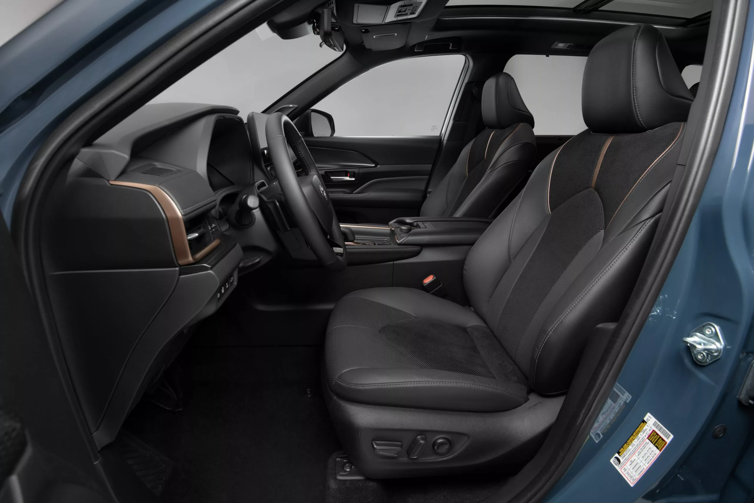 Inside the 2024 Toyota Grand Highlander cockpit