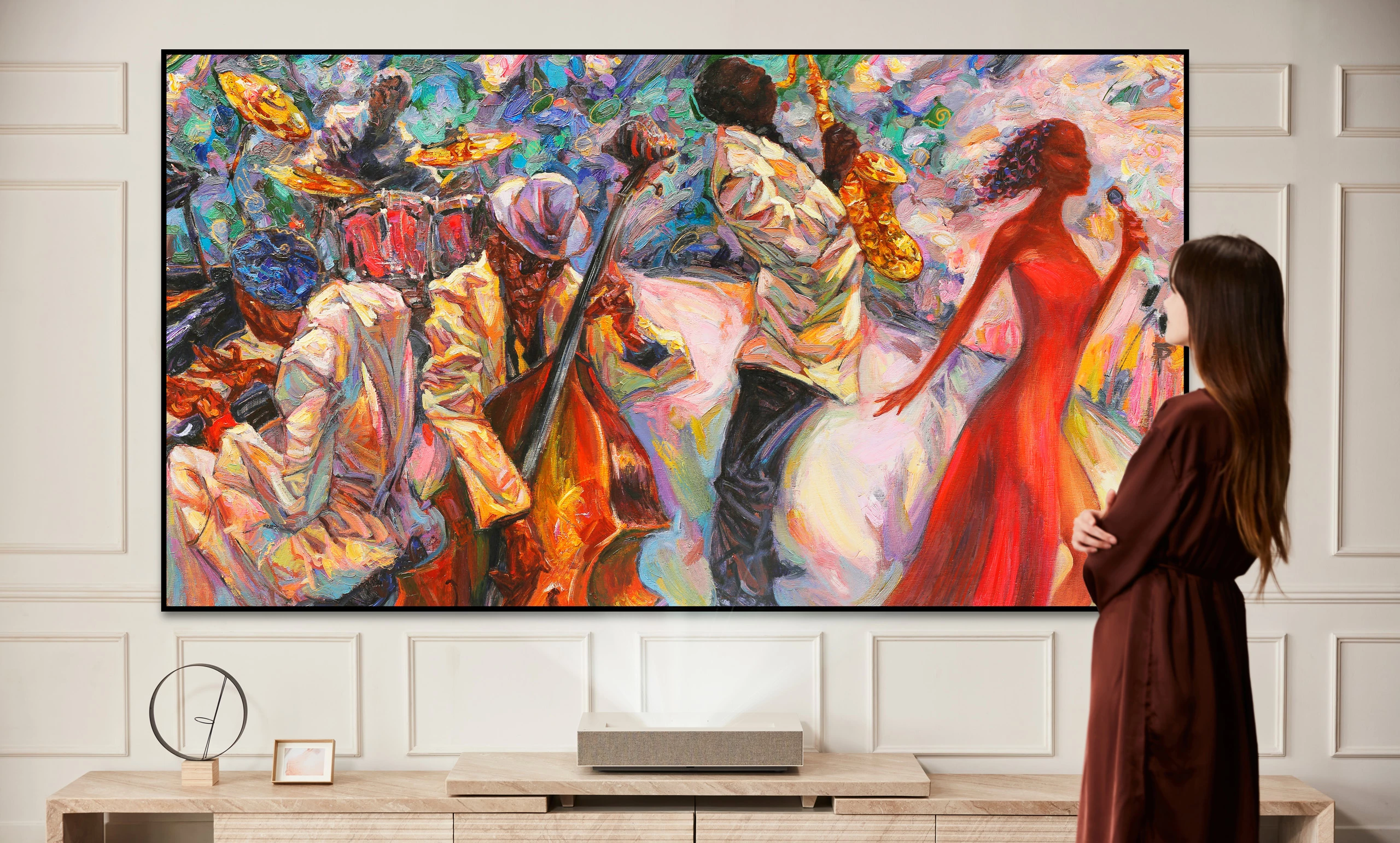 The HU915QE UST 4K projector employs a triple laser light source that supports 94 percent of the DCI-P3 color gamut