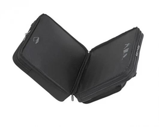 Targus zip-thru laptop case allows a quick trip through airport security checks.
