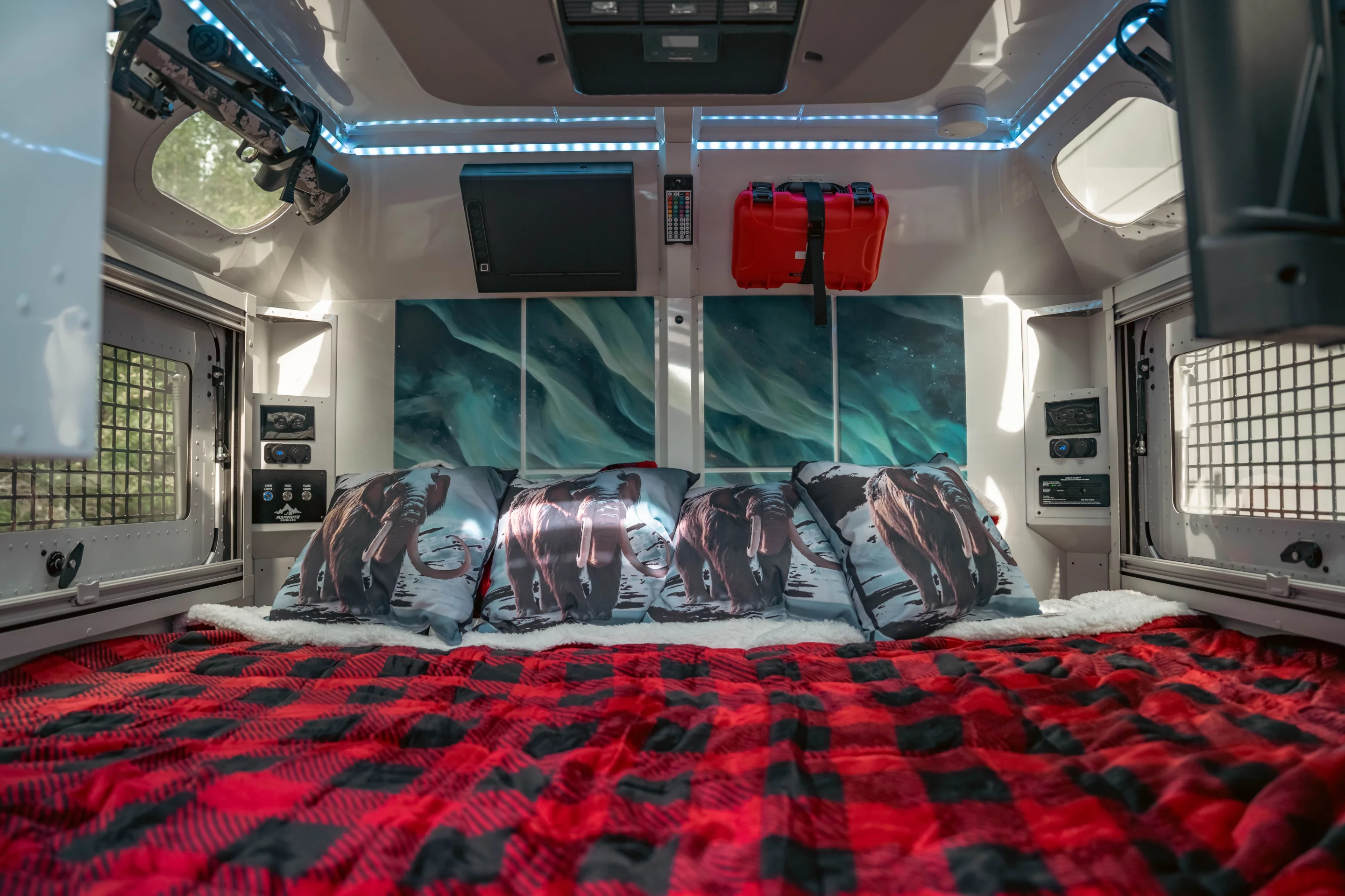 The XLE shares its basic shell and layout with Mammoth's Tall Boy but gains a whole lot more standard equipment