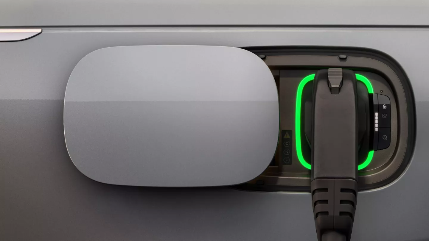 The Range Rover Electric will come with 800-V electrical architecture for fast, convenient charging