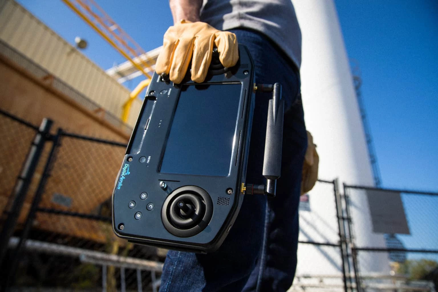 The Aertos 130IR comes with a Linux-based remote control unit