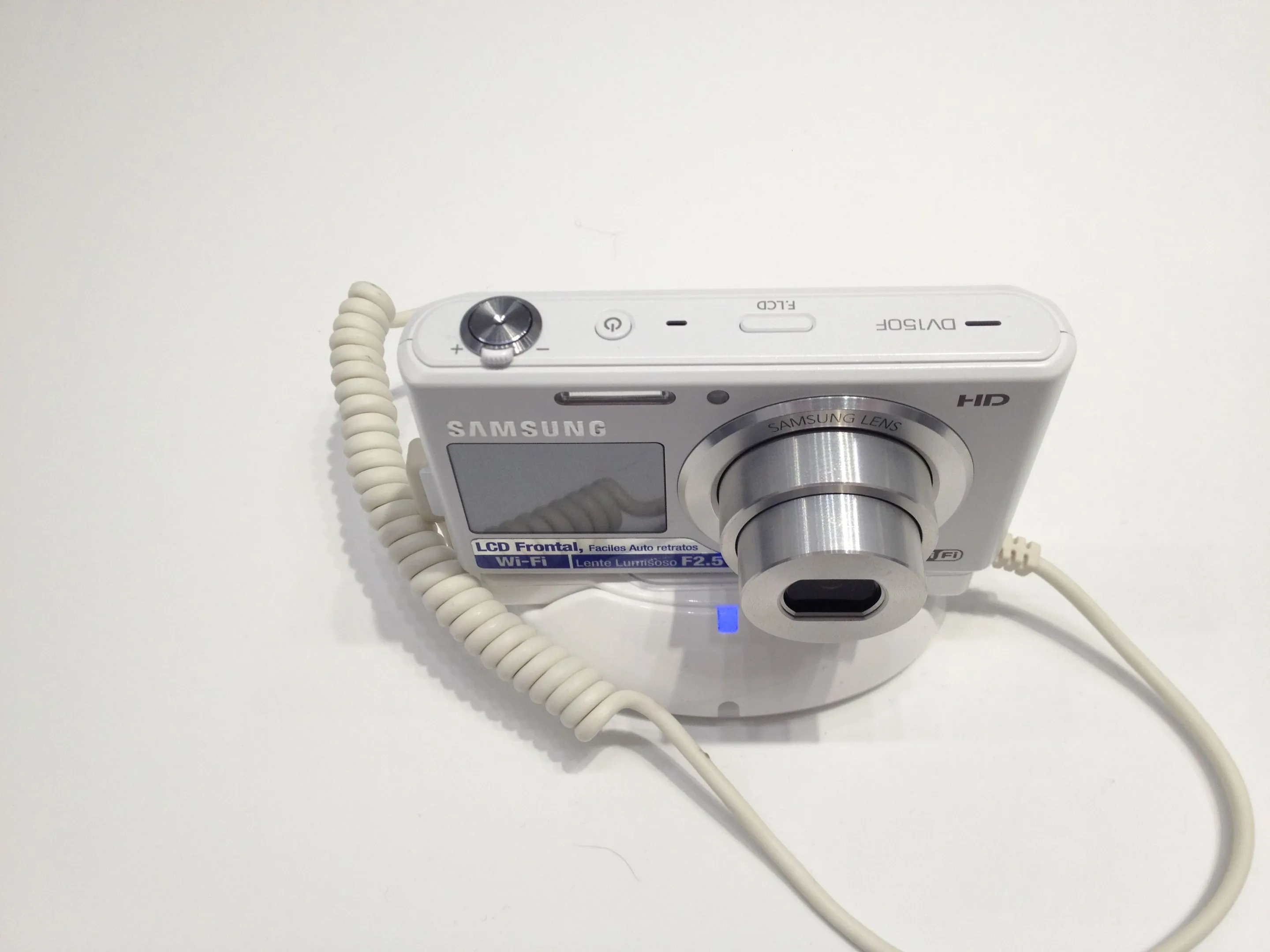 Samsung DV150F with lens open