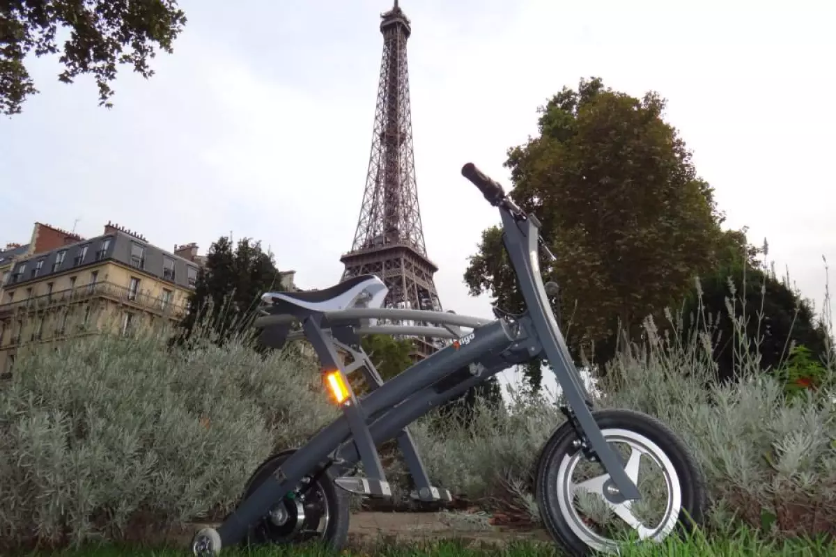 The Stigo folding electric scooter in Paris