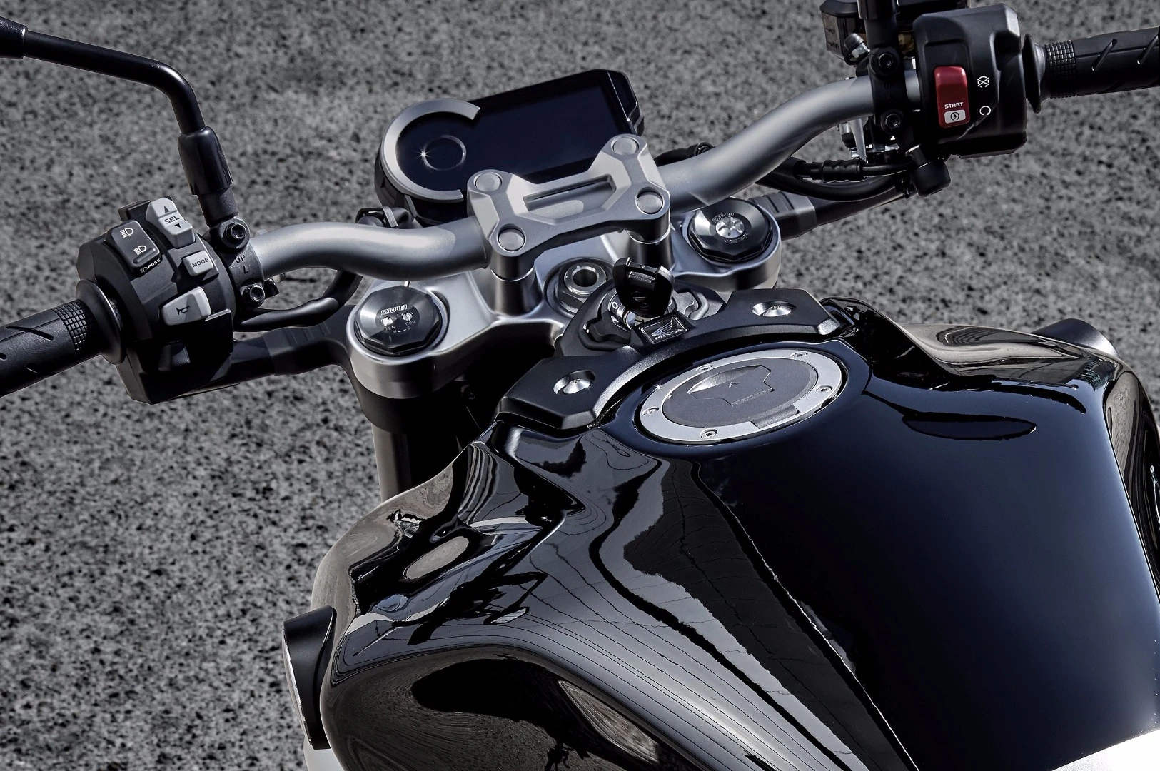 The instrument panel of the 2018 Honda CB1000R is an LCD screen