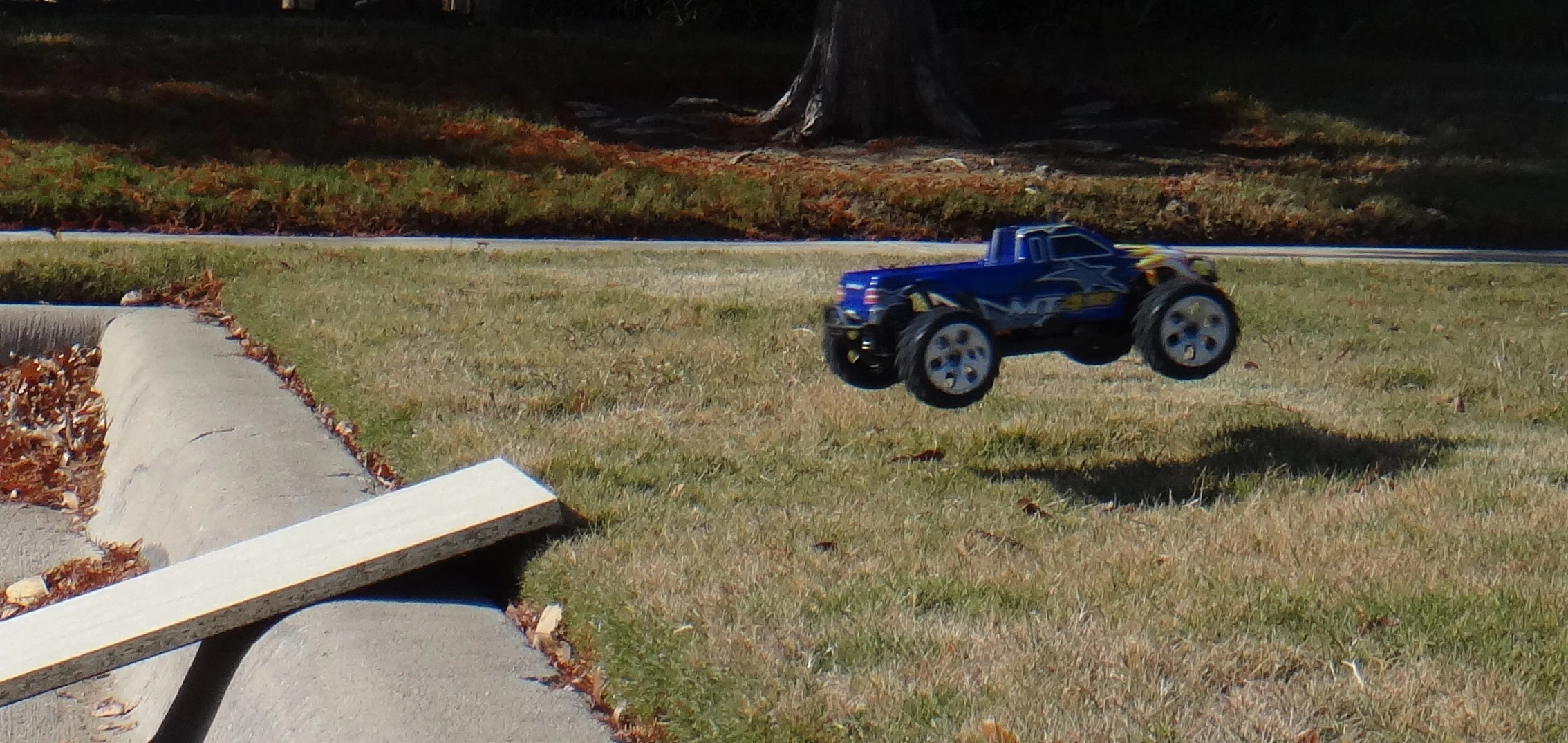 The Dromida cars may not be the most powerful R/C vehicles on the market, but the main selling points here are really their price and ease-of-use