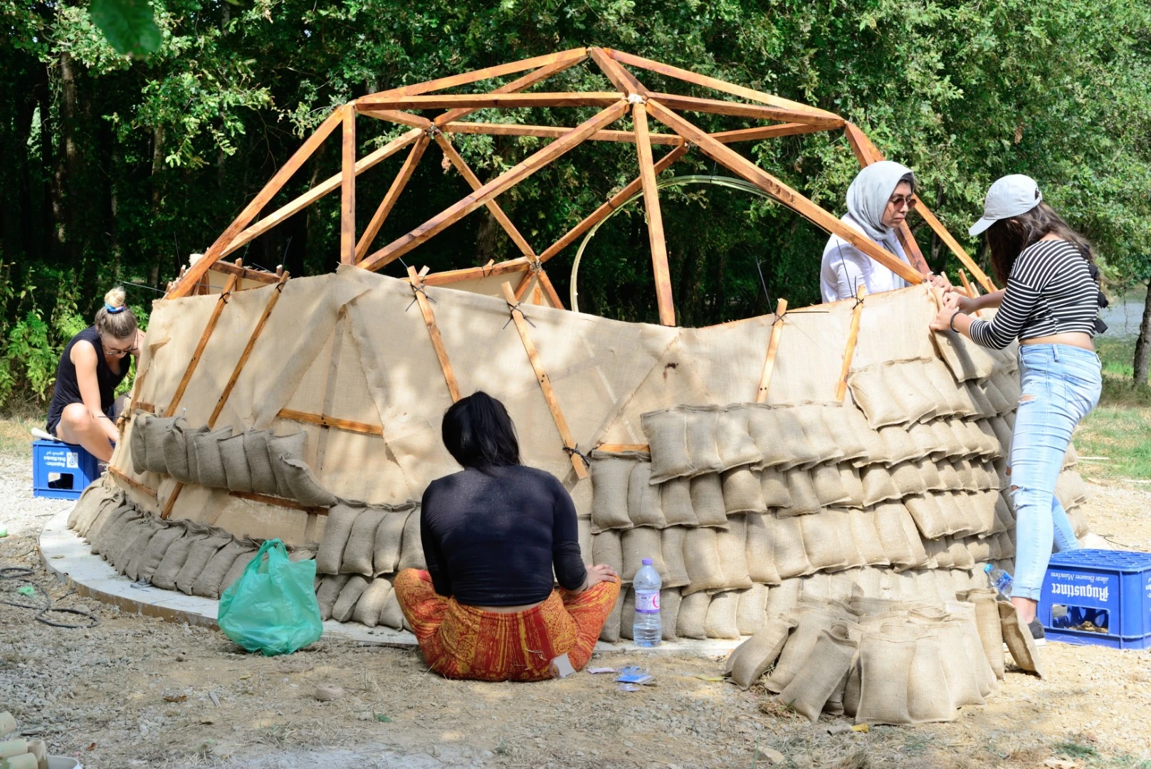 Chaltiel's team constructs its shelter at Domaine de Boisbuchet