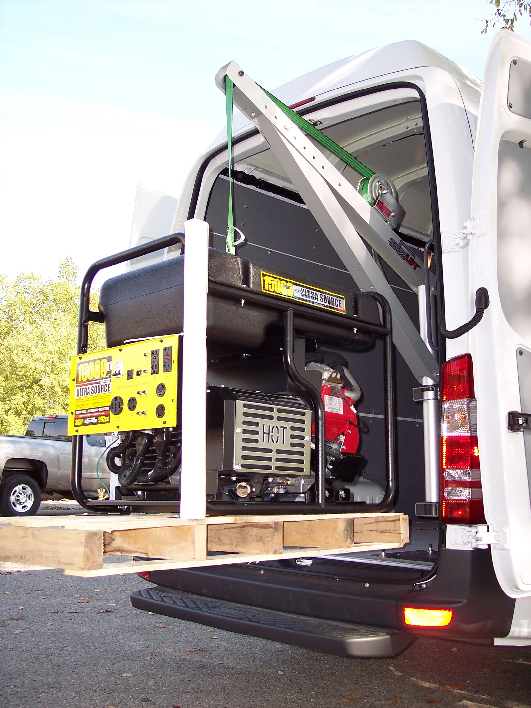 Spitzlift's miniature crane weighs 30 lb