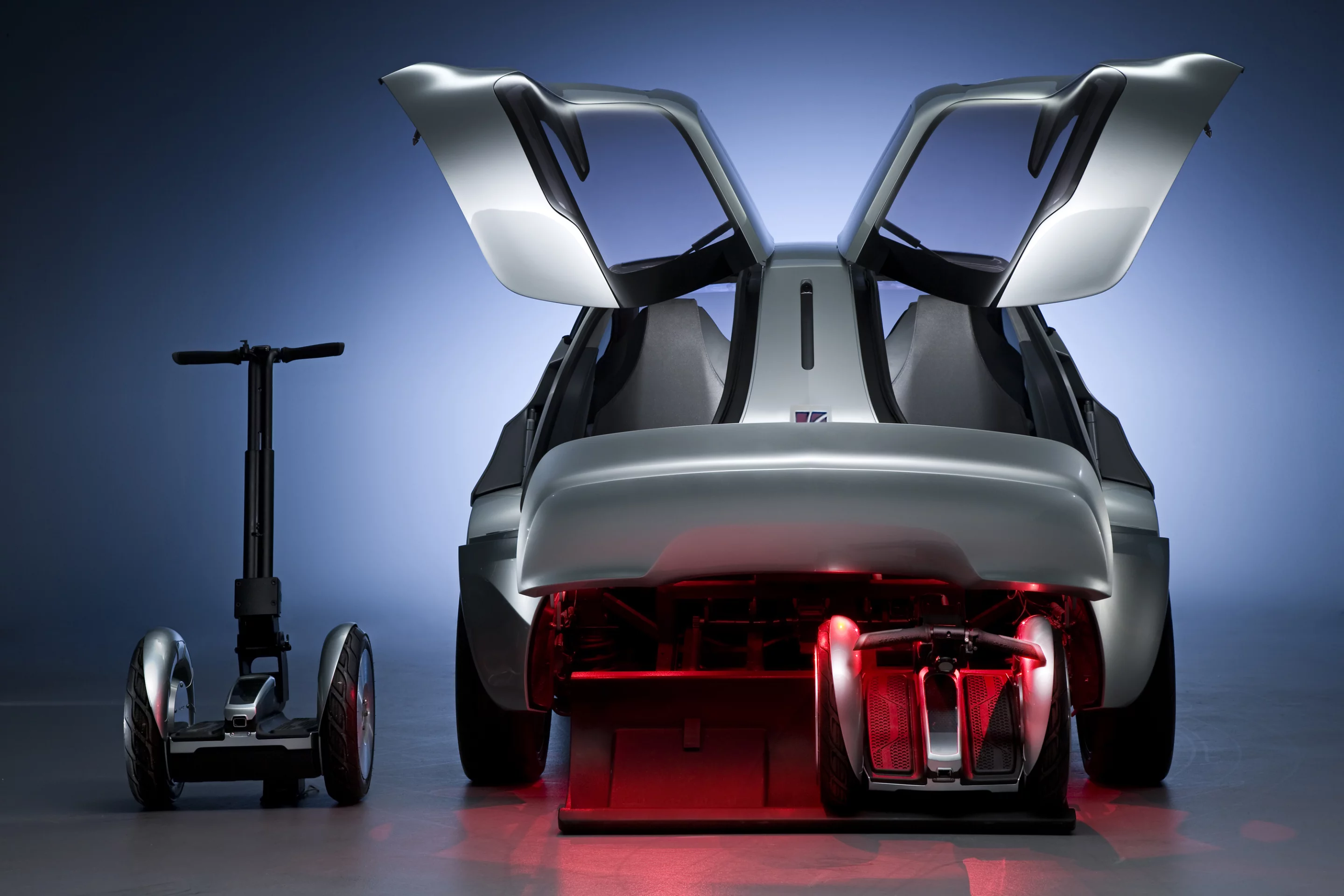 The General Motors Flextreme Concept contained a pair of Segways ingeniously located to optimize luggage space