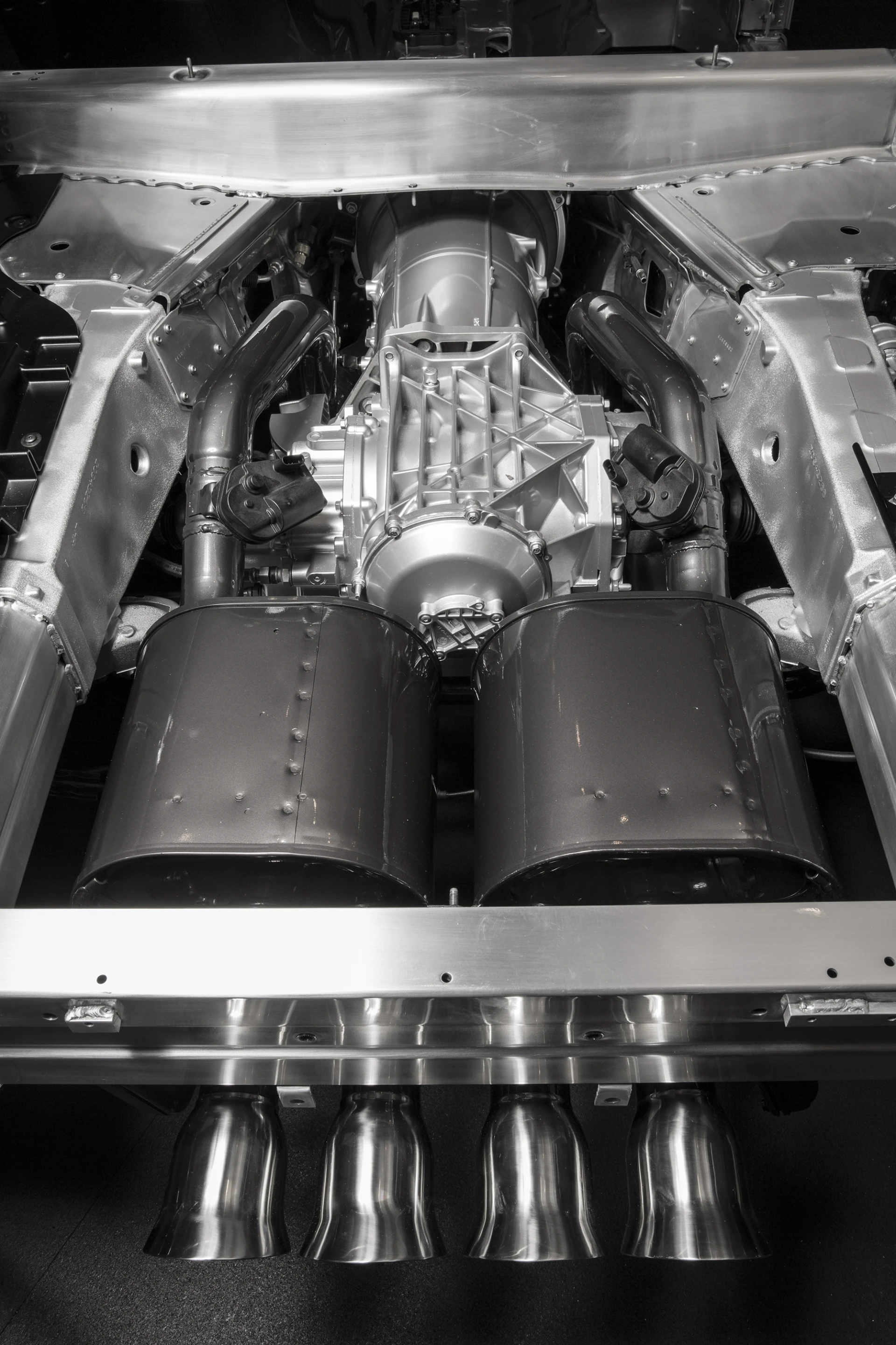 The 2015 Corvette Z06 features a standard electronic limited slip differential (eLSD) that continually adjusts engagement of the limited slip to balance between steering response and stability in different driving conditions