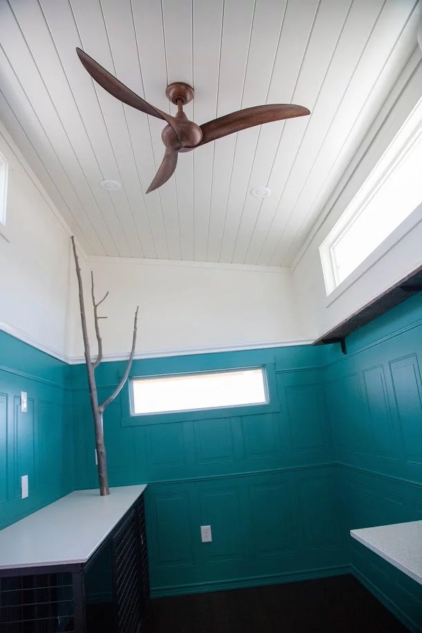 El Gato's cat tree should keep feline friends entertained