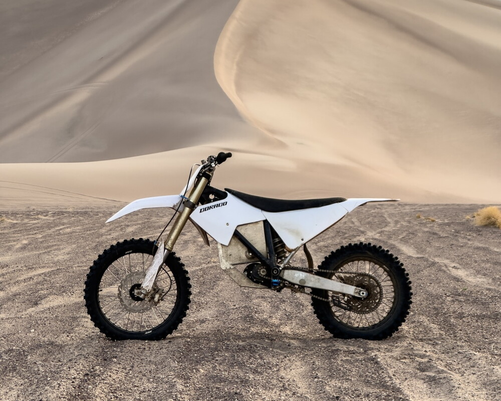 Lightweight Dorado V3 electric dirt bike sneaks in swappable battery