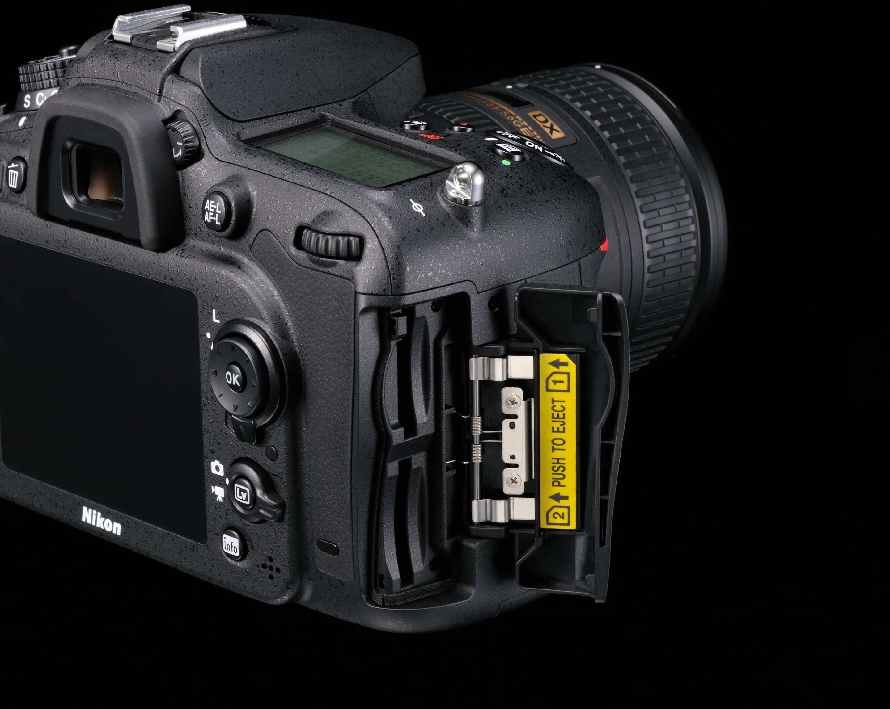 The Nikon D7100 can take two SD cards