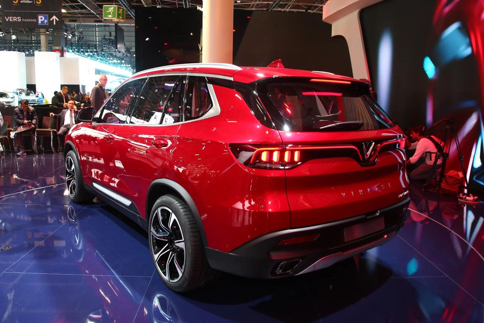 VinFast may not be well-known yet, but with those front and rear lighting signatures it is immediately recognizable and easily remembered