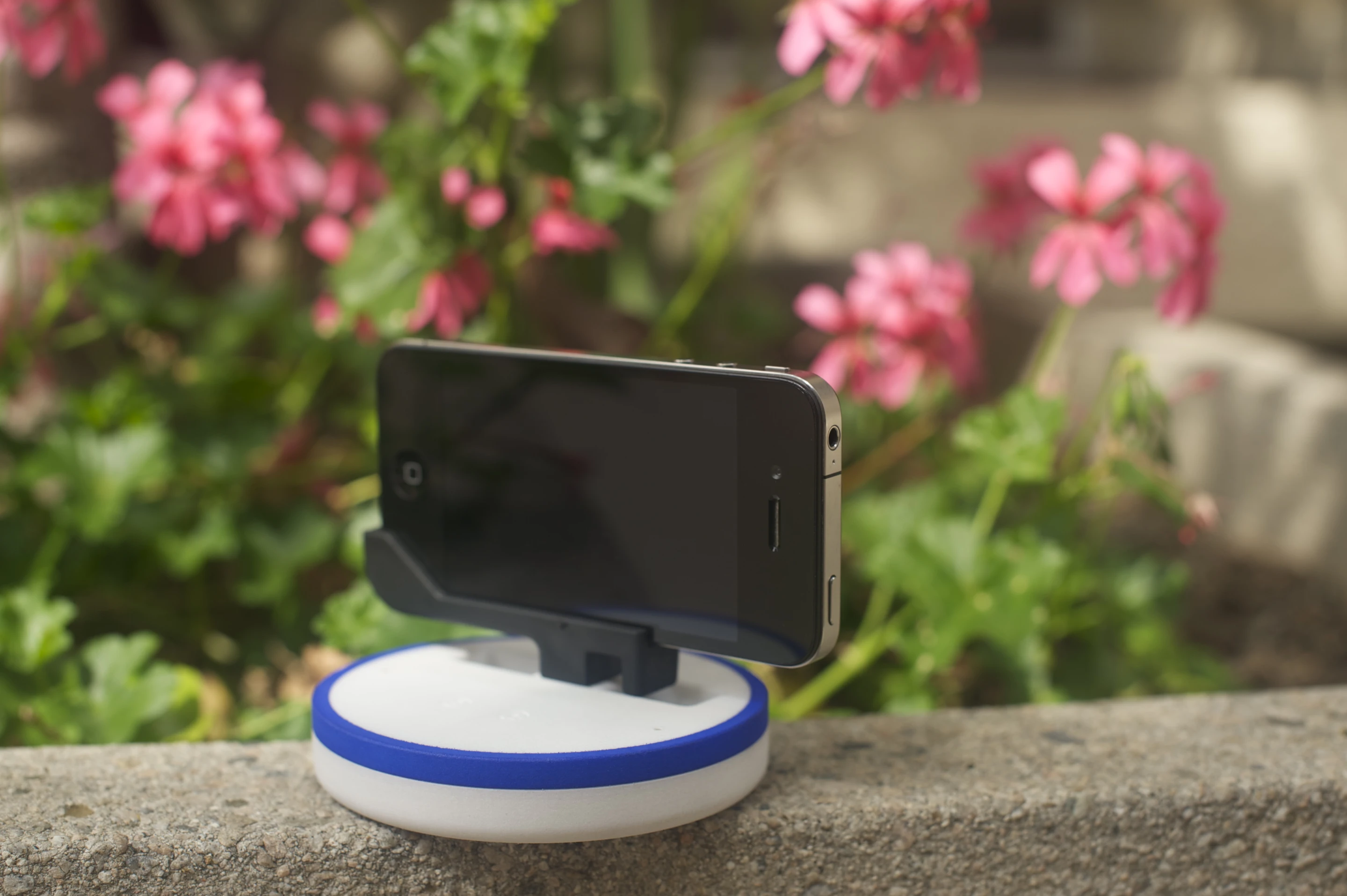 In time-lapse mode users can set the Spinpod to turn (in tiny rotational steps of 0.05 degrees) at 0.5, 1, 2, 5, or 10 second intervals