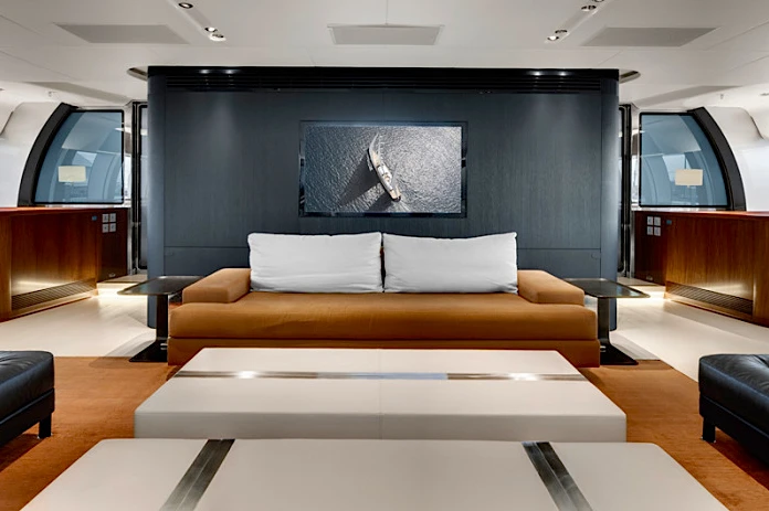 S/Y Vertigo lounge
