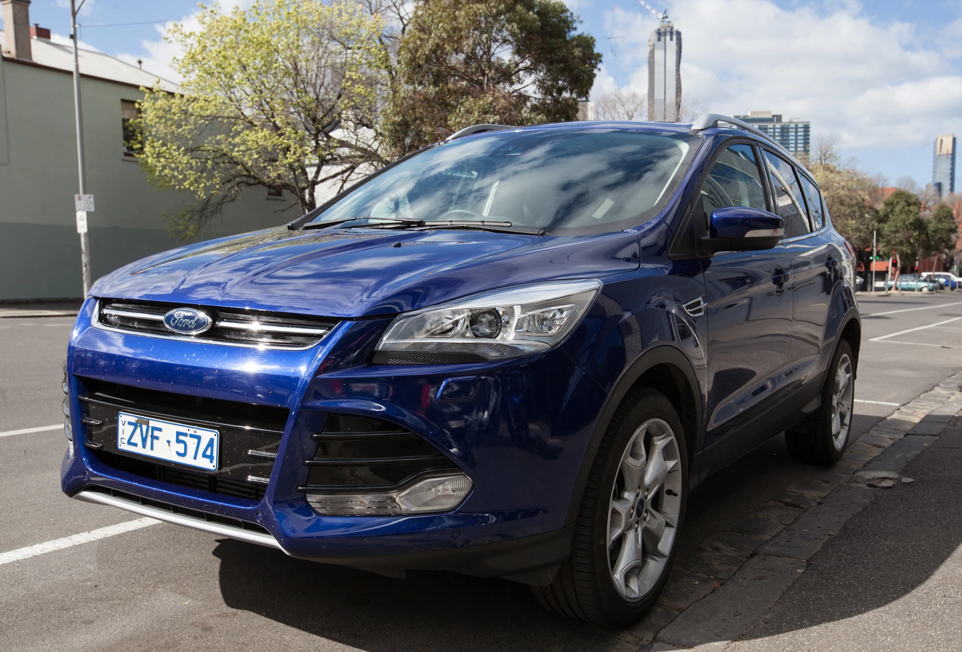 Around town, the medium-sized SUV also has some tricks up it's sleeve to help navigate busy roads and miserly shopping center carparks (Photo: Noel McKeegan/Gizmag.com)