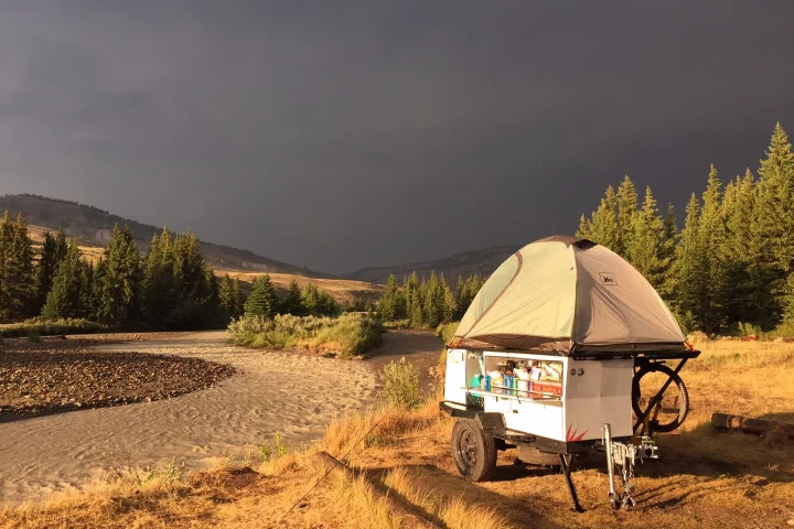 With its top platform, built-in storage and work space, the Taxa provides the infrastructure for organized camping