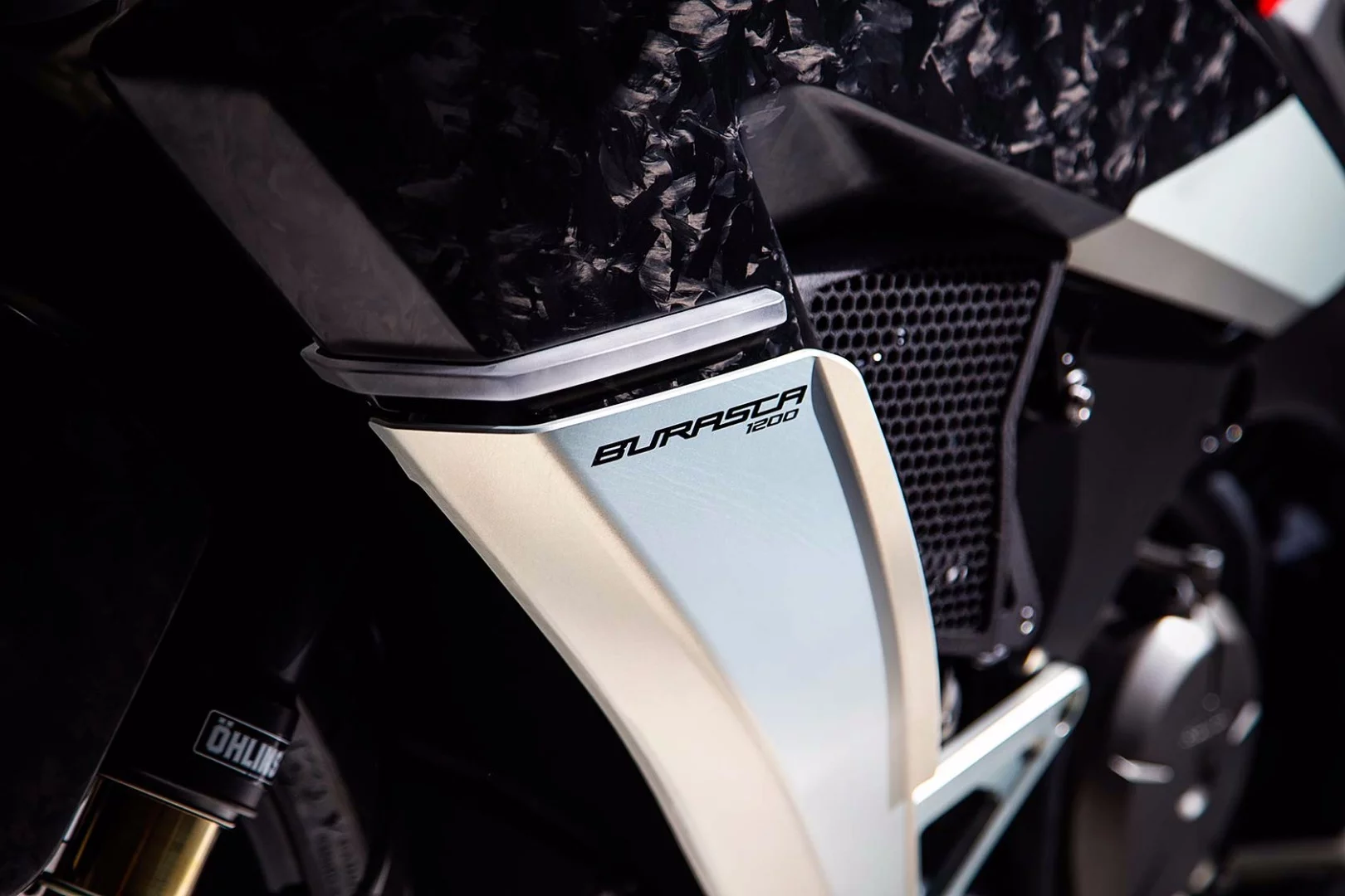 The combination of camo-look carbon fiber panels with light aluminum alloy parts replaced the stock plastic livery of the VFR1200F