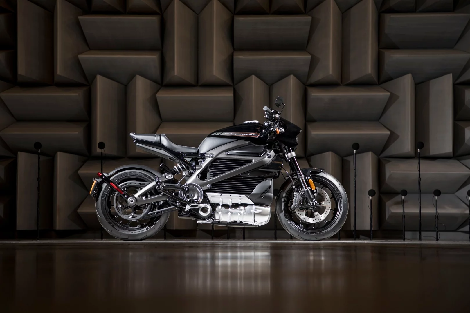 2020 Harley-Davidson Livewire: pretty in black